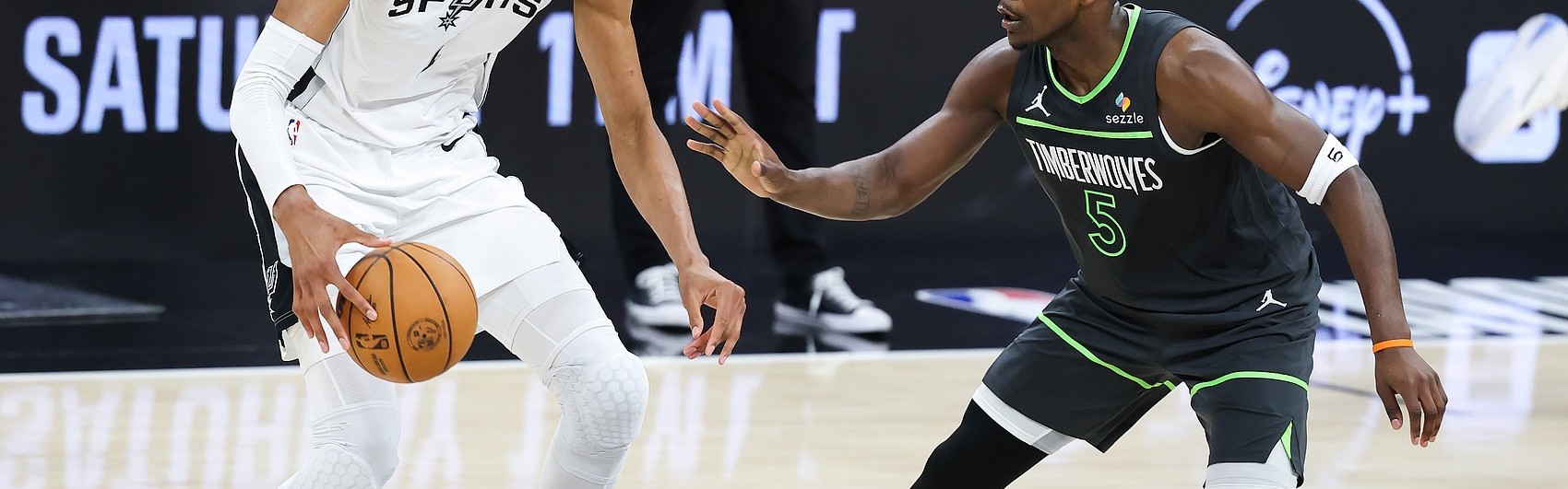 B体育下载-马刺拿赛点？ESPN预测明日G4胜率：马刺63% 森林狼37%