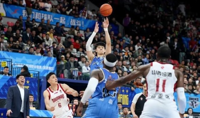 B体育官网-宋翔：曾凡博对宁波时腰部被撞旧伤复发，归期未定