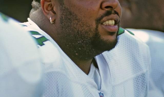 B体育-美国前球星遭遇“斩杀线”，沦为流浪汉住垃圾堆，被刺伤殴打致死|NFL|乔-约翰逊|费城老鹰|国家橄榄球联盟|新英格兰爱国者_新浪体育_新浪新闻