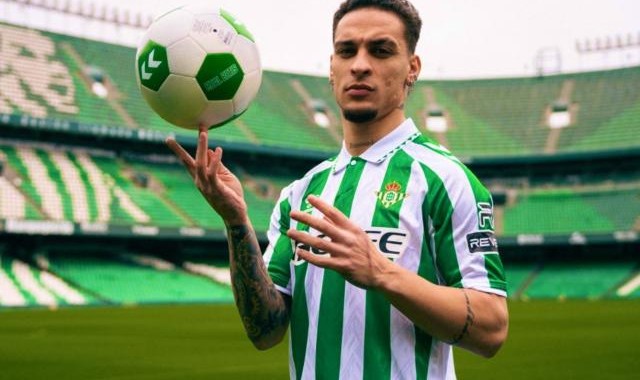 B体育下载-安东尼的曼联孽缘：从梦幻开局到队史最差