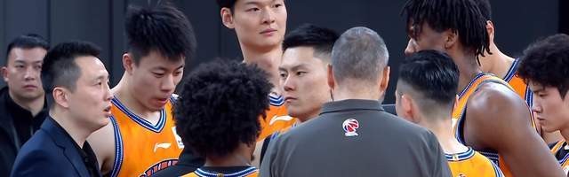 B体育-上海男篮3连胜升至第2，北京残阵差距大，白边16+14 洛夫顿被弃用